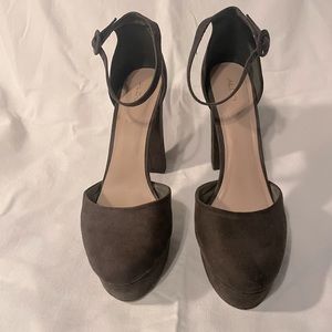 ALDO Size 11 Olive Green Platform Pumps